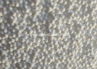 1.6mm 1.8mm Katalis Volume Pori Lebih Besar Alumina Spheres Pembawa Kekuatan Penghancur Tinggi