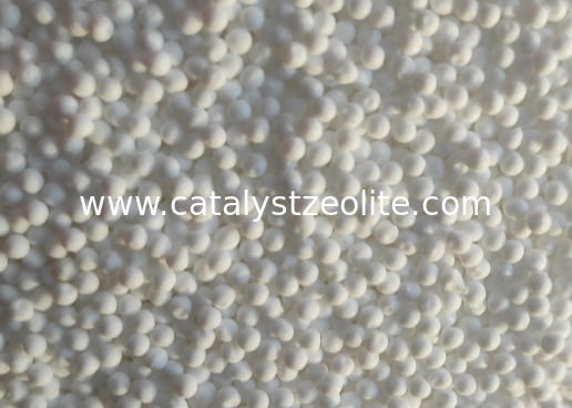 1.6mm 1.8mm Katalis Volume Pori Lebih Besar Alumina Spheres Pembawa Kekuatan Penghancur Tinggi